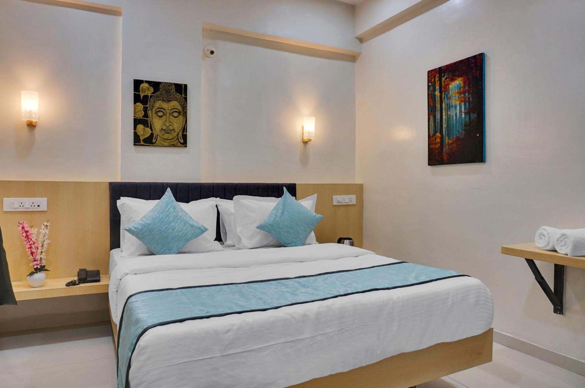 Urban Hometel Pune Exterior photo