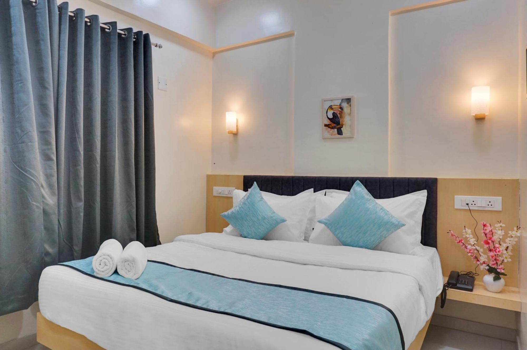 Urban Hometel Pune Exterior photo