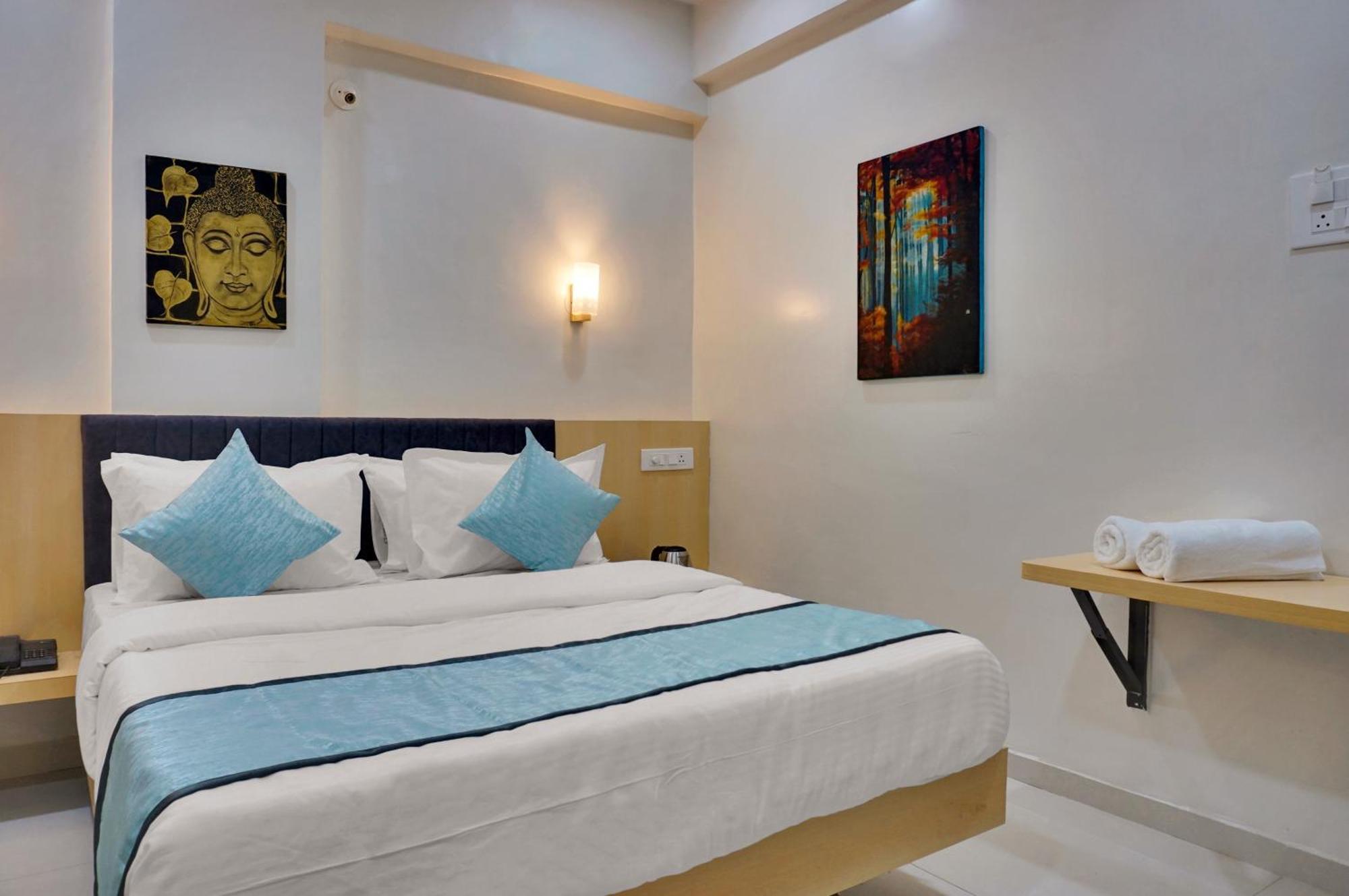 Urban Hometel Pune Exterior photo